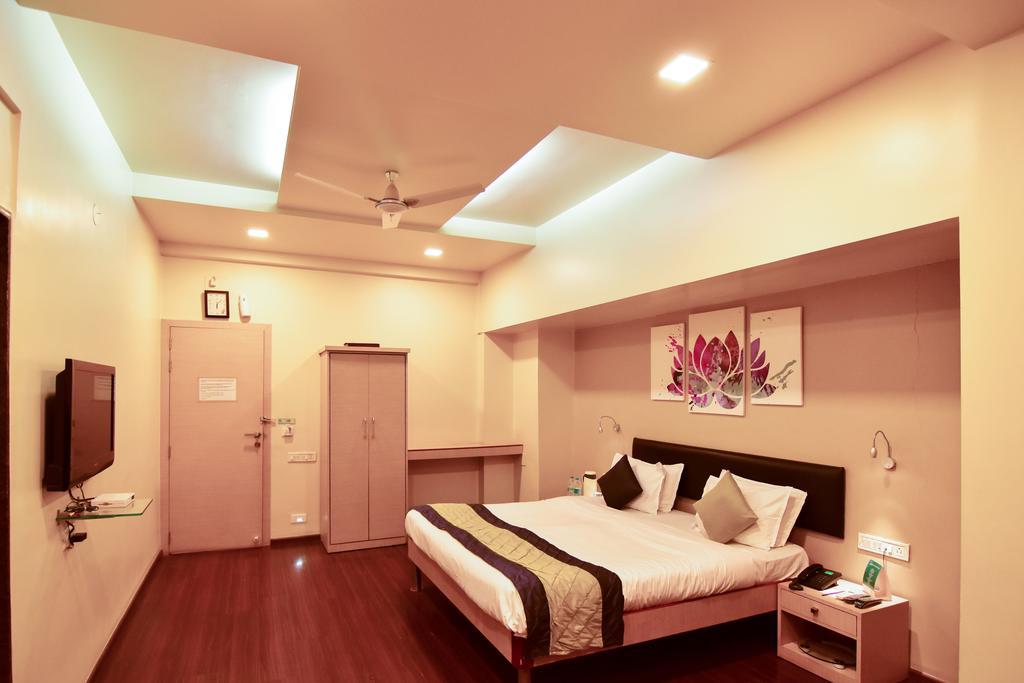 My Bizz Hotel Sapna Pune Exterior photo
