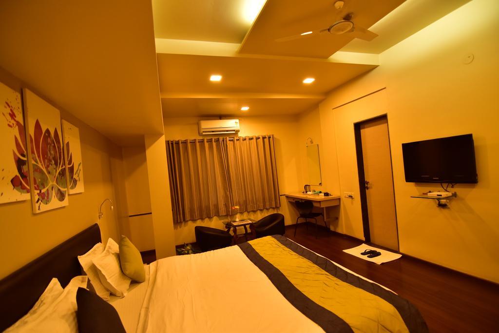 My Bizz Hotel Sapna Pune Exterior photo