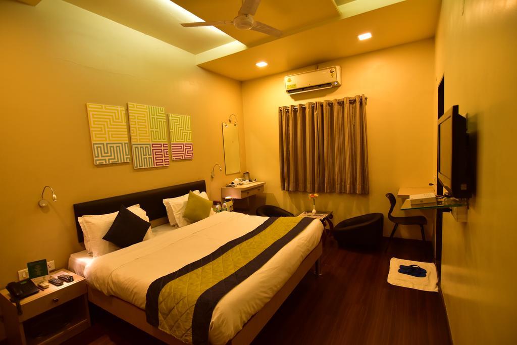 My Bizz Hotel Sapna Pune Exterior photo