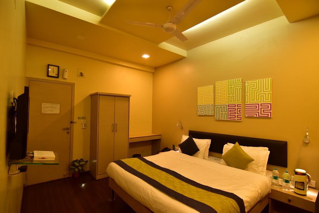 My Bizz Hotel Sapna Pune Exterior photo