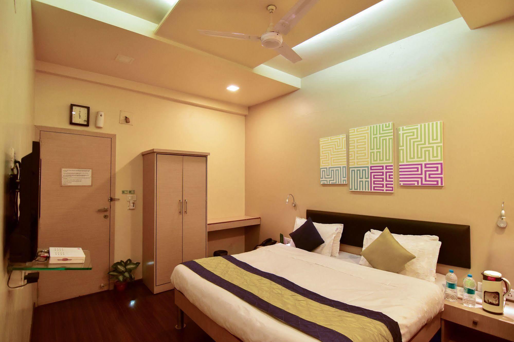 My Bizz Hotel Sapna Pune Exterior photo