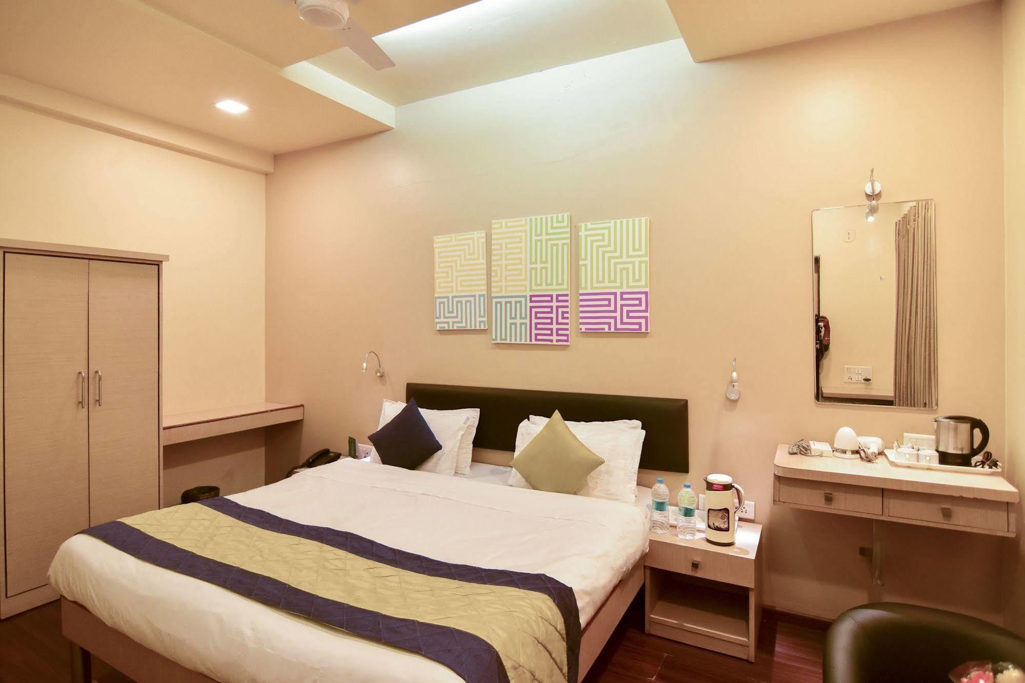 My Bizz Hotel Sapna Pune Exterior photo