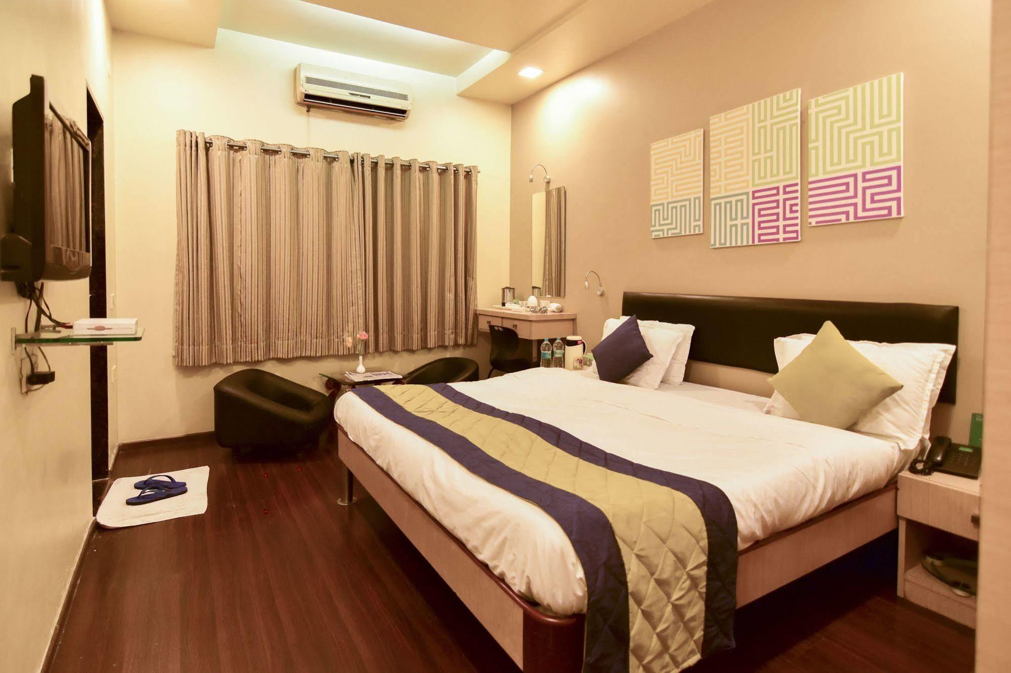 My Bizz Hotel Sapna Pune Exterior photo