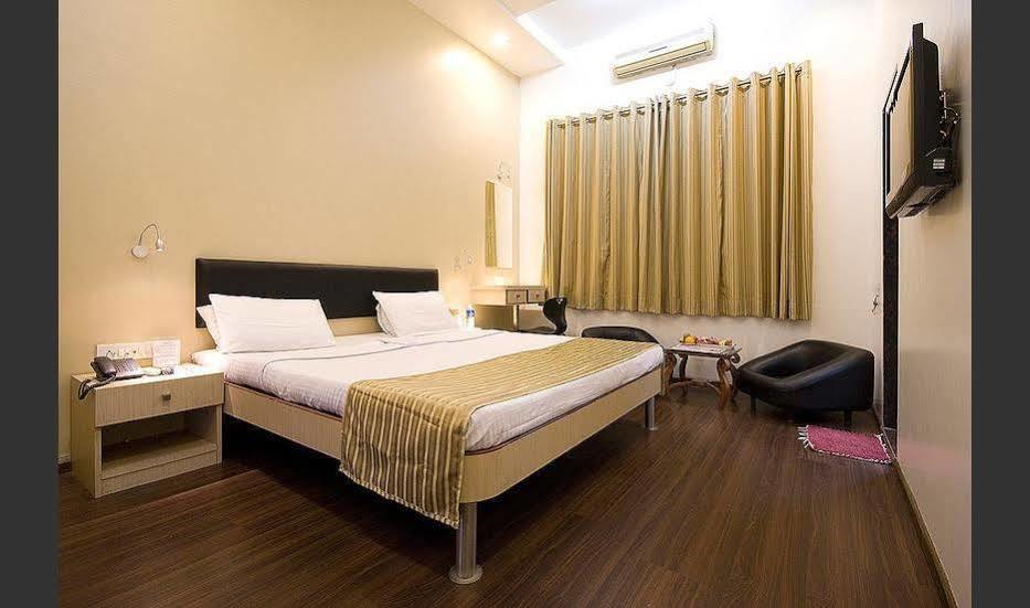 My Bizz Hotel Sapna Pune Exterior photo